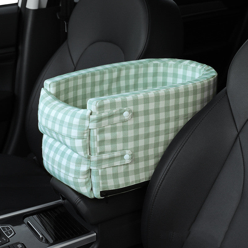 Gingham Patterned Cat Seat